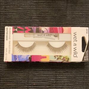 Wet n Wild False Eyelashes with Glue